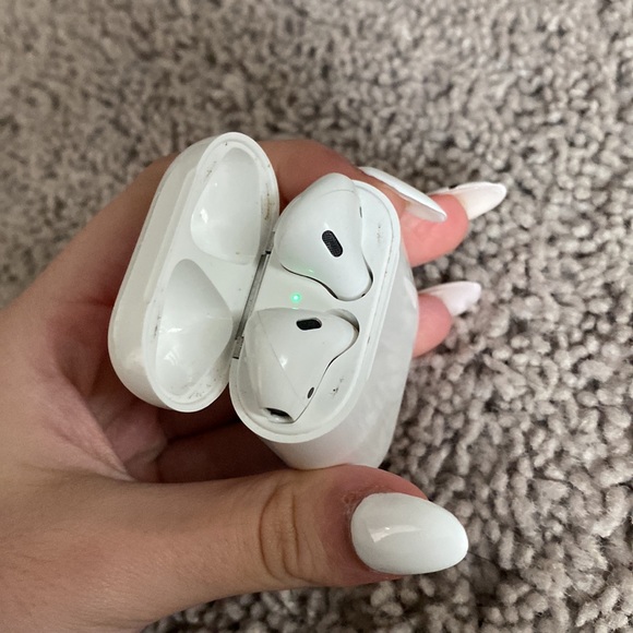 apple airpods - Picture 2 of 6